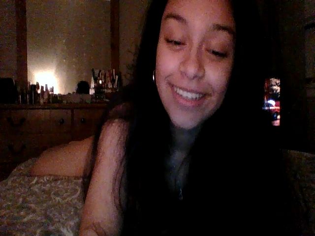 Live sex webcam photo for Adrianaxo1 #271018634