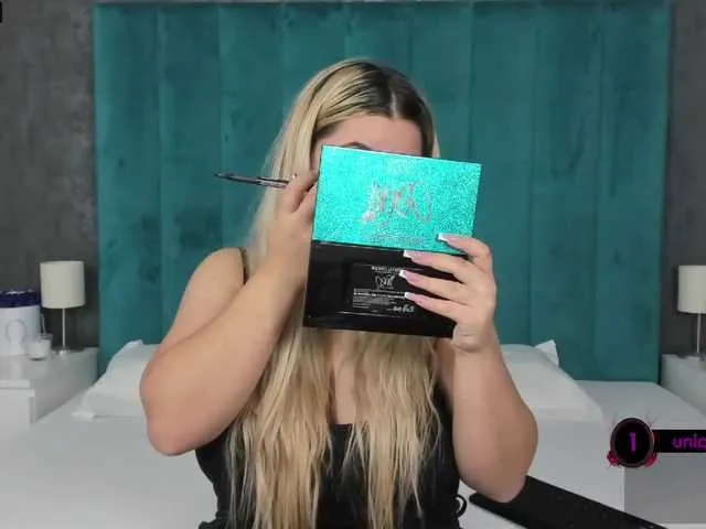 Live sex webcam photo for LarissRose #271019535