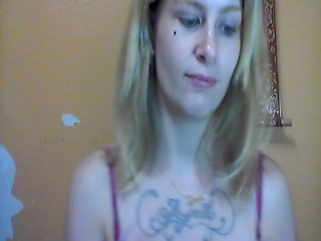 Live sex webcam photo for NikkiDawson #271027365