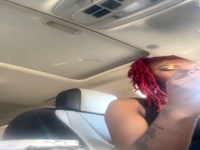 Live sex webcam photo for SexyCarmel34 #271025715