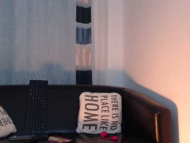 Live sex webcam photo for EllaRose29 #271038718