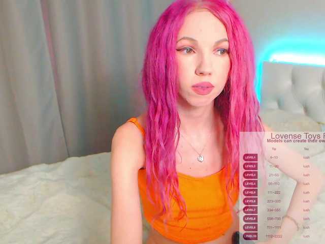 Live sex webcam photo for HannaMo #271033956