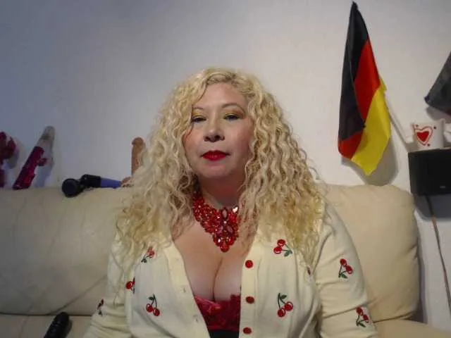 Live sex webcam photo for germanqueen #271034003