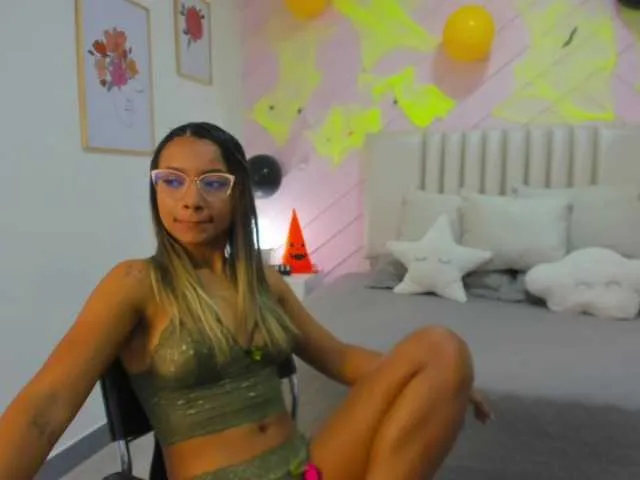 Live sex webcam photo for NiniMiller #271034275