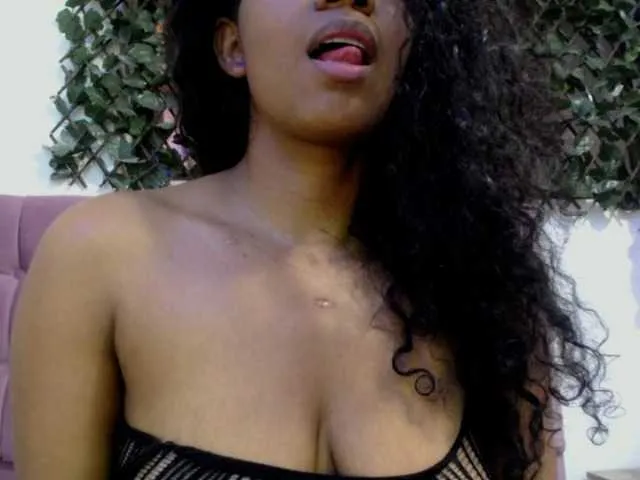 Live sex webcam photo for Ellie-Alves #271039188