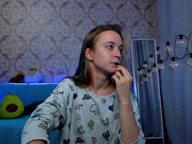 Live sex webcam photo for KiraLiLime #287990171