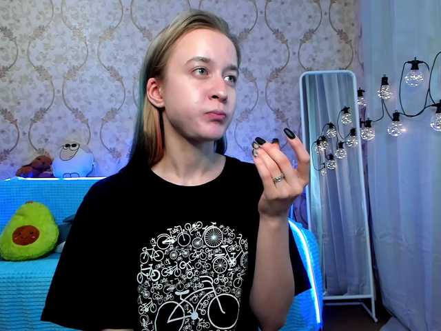 Live sex webcam photo for KiraLiLime #287990172