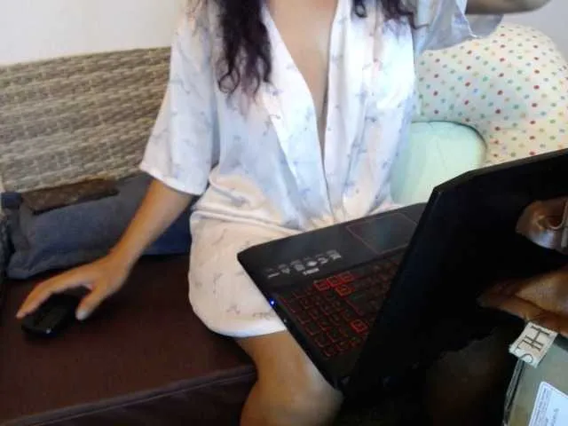 Live sex webcam photo for Kinnaree #271038428