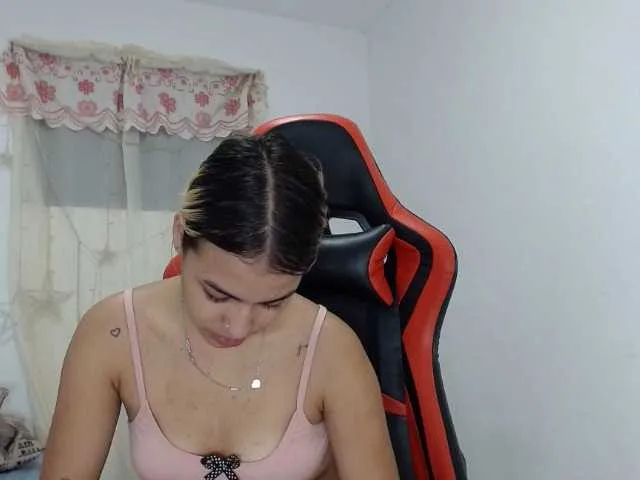 Live sex webcam photo for adri14-1 #271034440