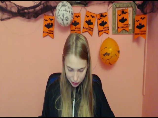 Live sex webcam photo for SshyTeen #271031584