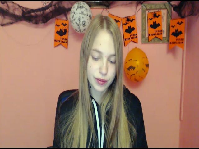 Live sex webcam photo for SshyTeen #271031892