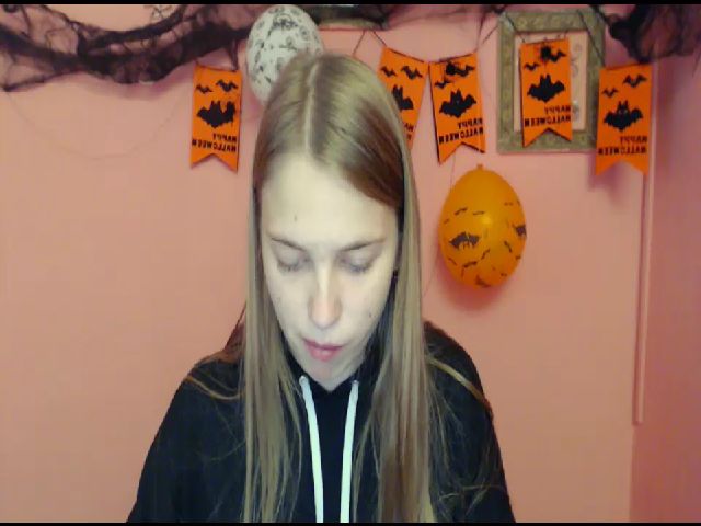 Live sex webcam photo for SshyTeen #271032200