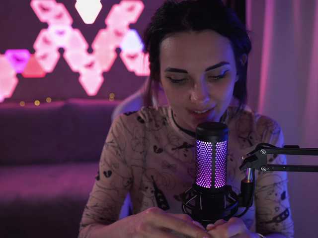 Live sex webcam photo for MalinaBo0m #271027479