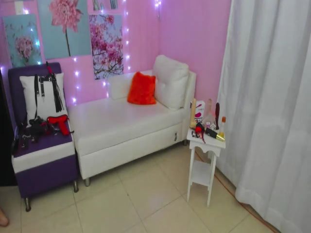 Live sex webcam photo for Lunita_start #271041022