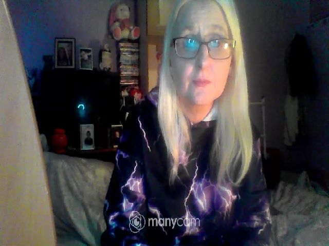 Live sex webcam photo for LoveableLucy #271036553