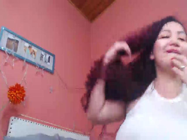 Live sex webcam photo for Victoria_flr #271041912