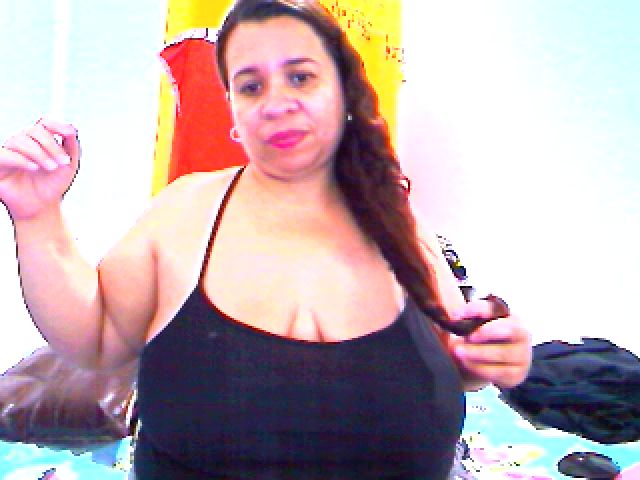 Live sex webcam photo for LatinaBigAss4 #271036420