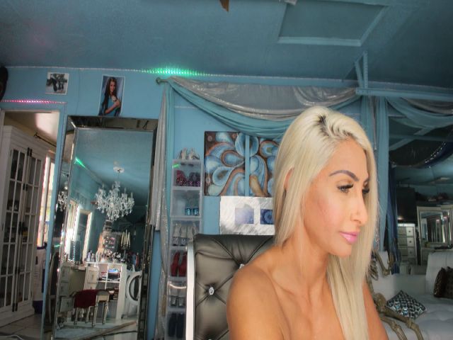 Live sex webcam photo for ADRIANA_FOX #271040075