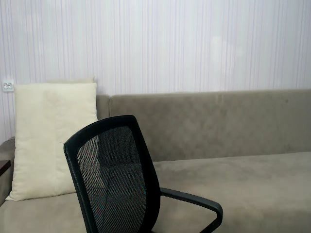 Live sex webcam photo for M_i_ll_a__ #271034699