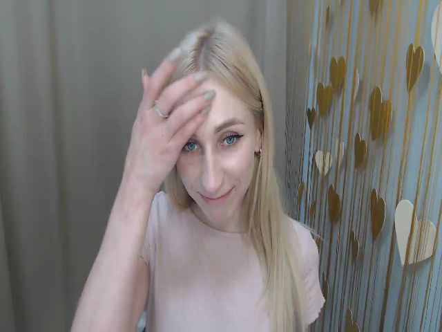 Live sex webcam photo for NikkiTess #271035187