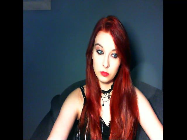 Live sex webcam photo for VirginLuna18 #271035778