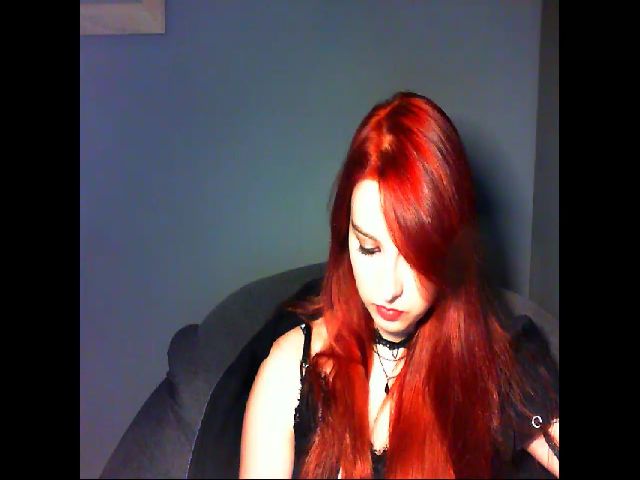 Live sex webcam photo for VirginLuna18 #271036933