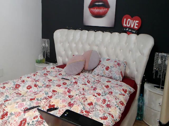 Live sex webcam photo for BlondeeFairy #271040659