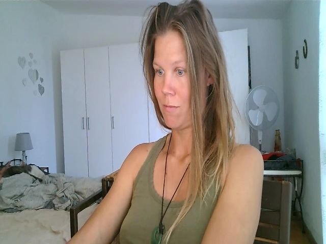 Live sex webcam photo for CallMeMaria #271035851