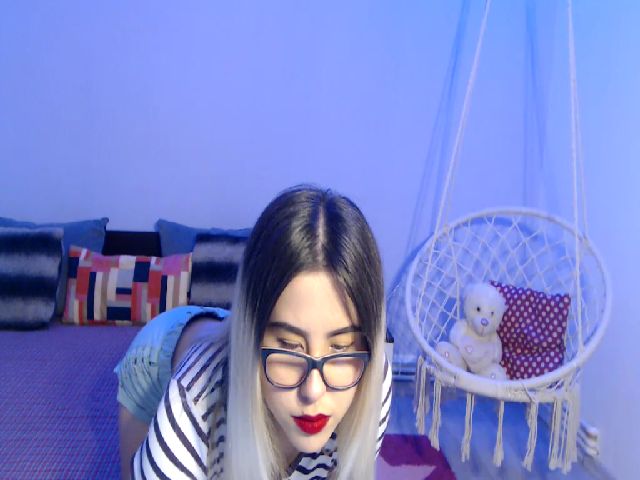 Live sex webcam photo for Kamilla_Wow #271035254