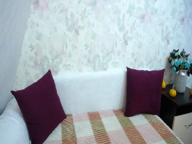 Live sex webcam photo for TeaseKate #271028739