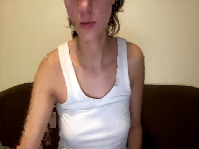 Live sex webcam photo for Kriss1924 #271041581