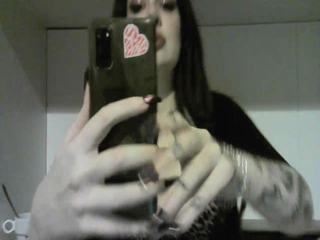 Live sex webcam photo for GoddessIsa #271039682