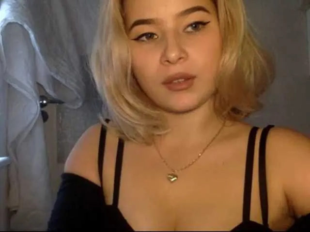 Live sex webcam photo for GraceXhoney #271034200