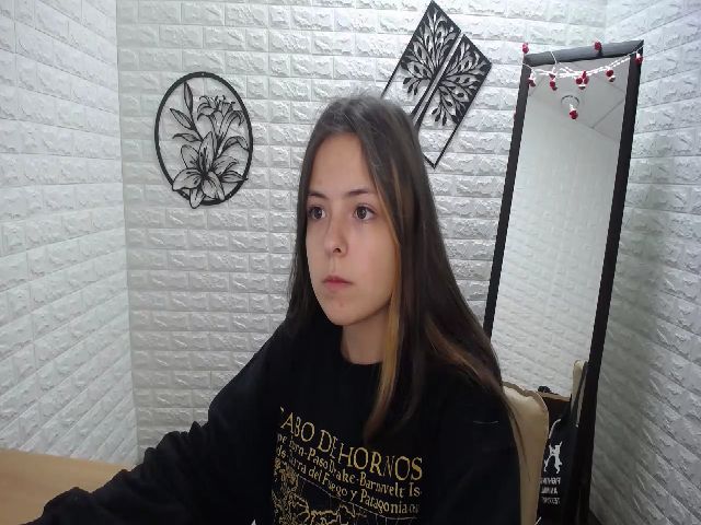 Live sex webcam photo for JulieJess #271034935