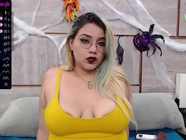 Live sex webcam photo for Cruelladevita #271038582