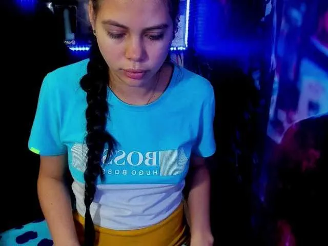 Live sex webcam photo for XCrislerSweet #271034384