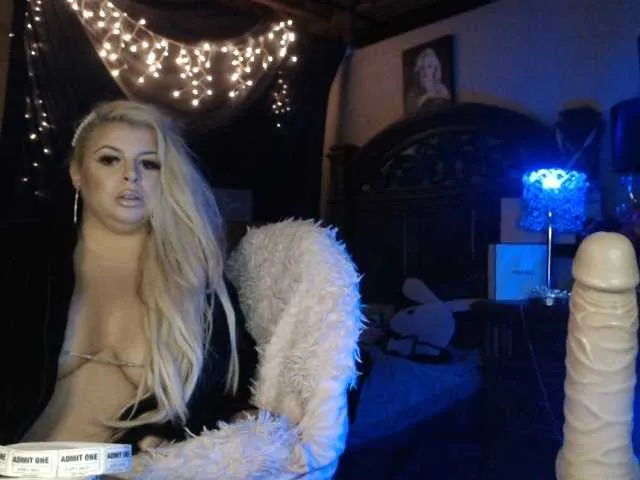 Live sex webcam photo for xtinastar #271031062