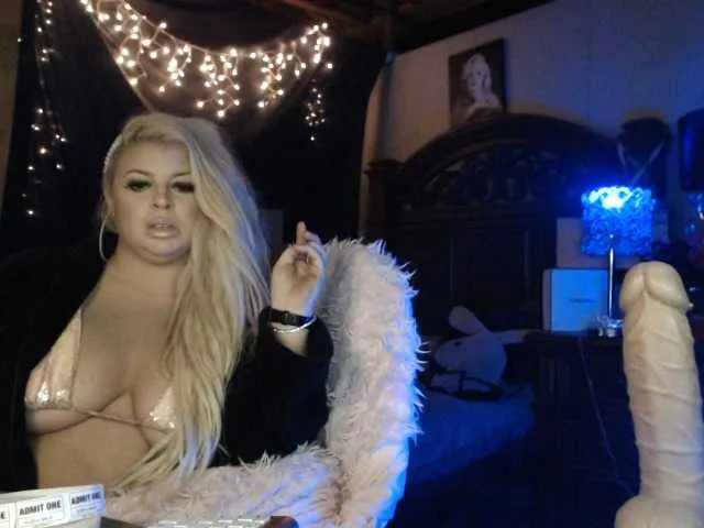 Live sex webcam photo for xtinastar #271038830