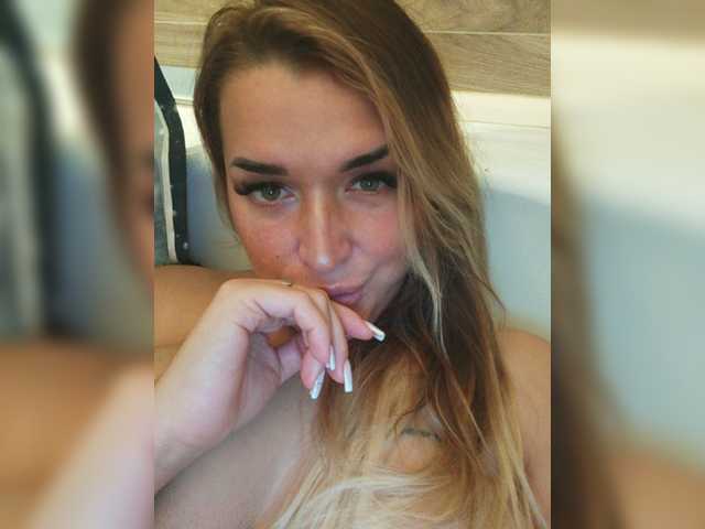 Live sex webcam photo for Wennice #271033986