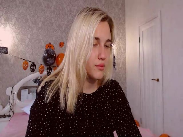 Live sex webcam photo for MariCollins #271032460