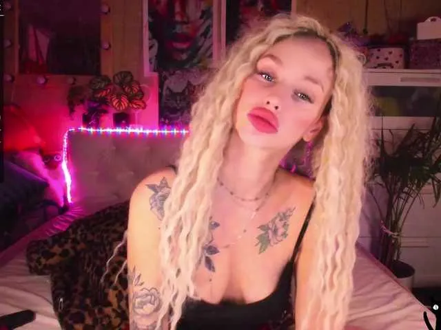 Live sex webcam photo for CatSeeYeah #271027741