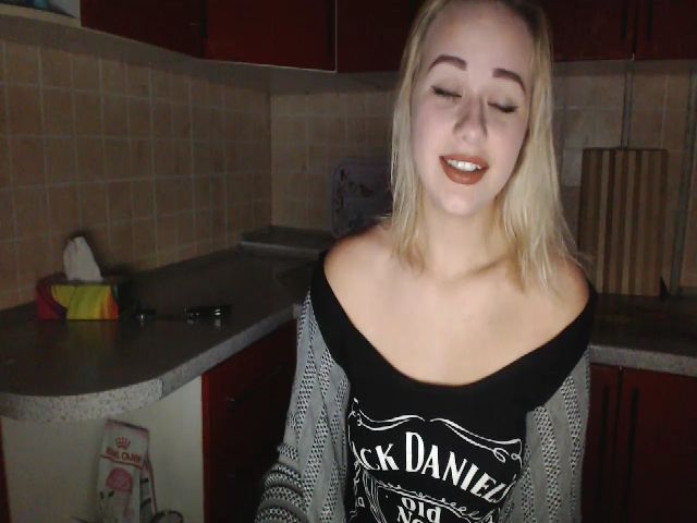 Live sex webcam photo for LeyaRoyal #271029363