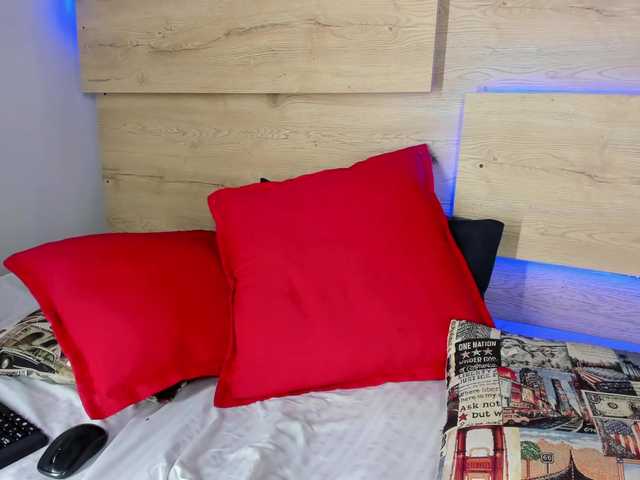 Live sex webcam photo for ANDREARODRI2 #271037843