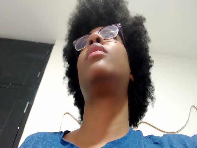 Live sex webcam photo for Thaymi_ #271036552