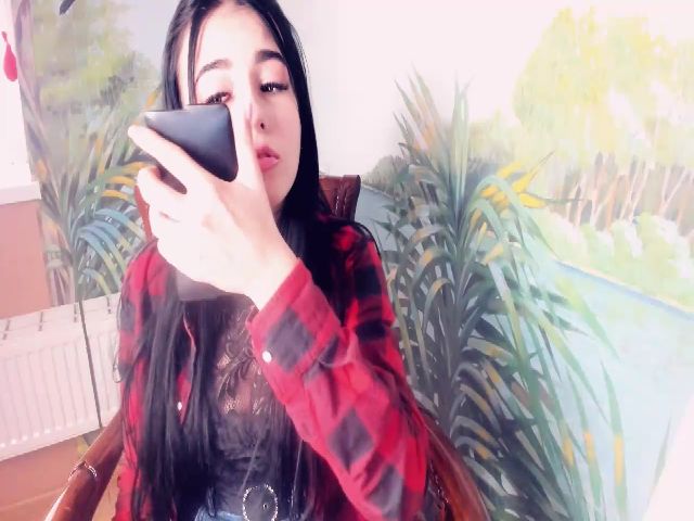 Live sex webcam photo for Taya_Roxxy #271032848