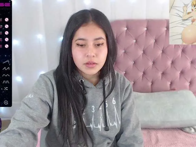 Live sex webcam photo for zelda-19 #271038992
