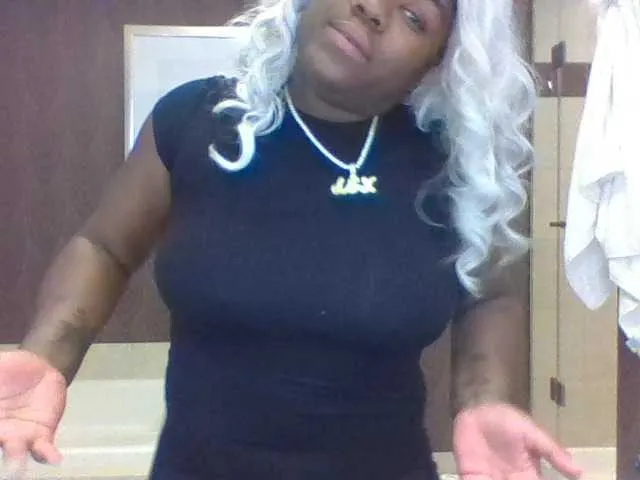 Live sex webcam photo for BigBootiBambi #271031080