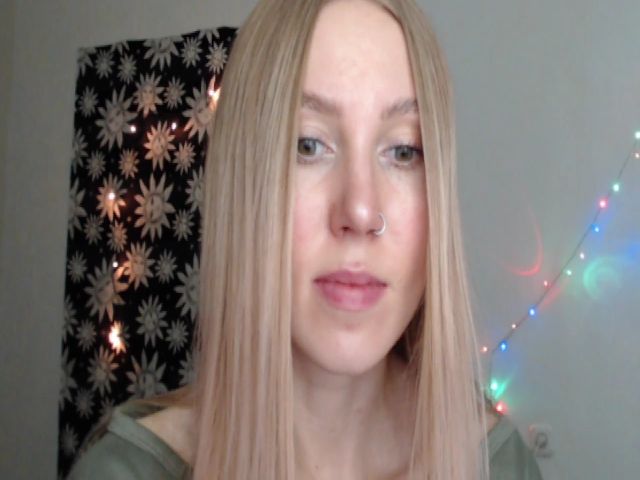 Live sex webcam photo for MagicElfie #271039960