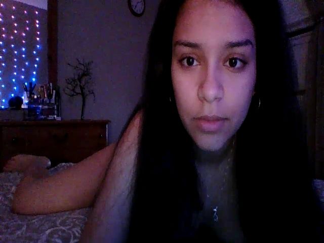 Live sex webcam photo for Adrianaxo1 #271041718