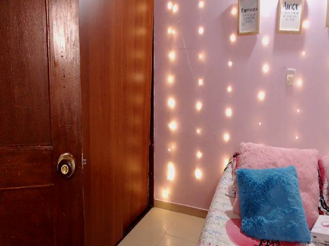 Live sex webcam photo for zara_rouse_ #271029892